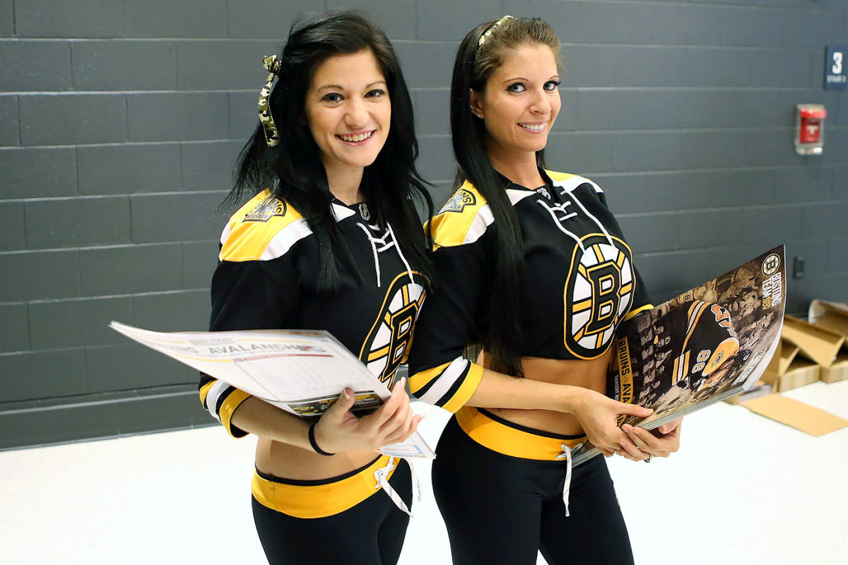 Boston-Bruins-Ice-Girls-482151112028_Avalanche_at_Bruins.jpg