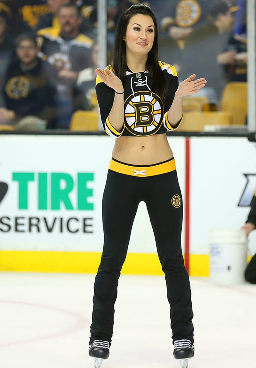 Boston-Bruins-Ice-Girls-482160116116_Maple_Leafs_at_Bruins.jpg