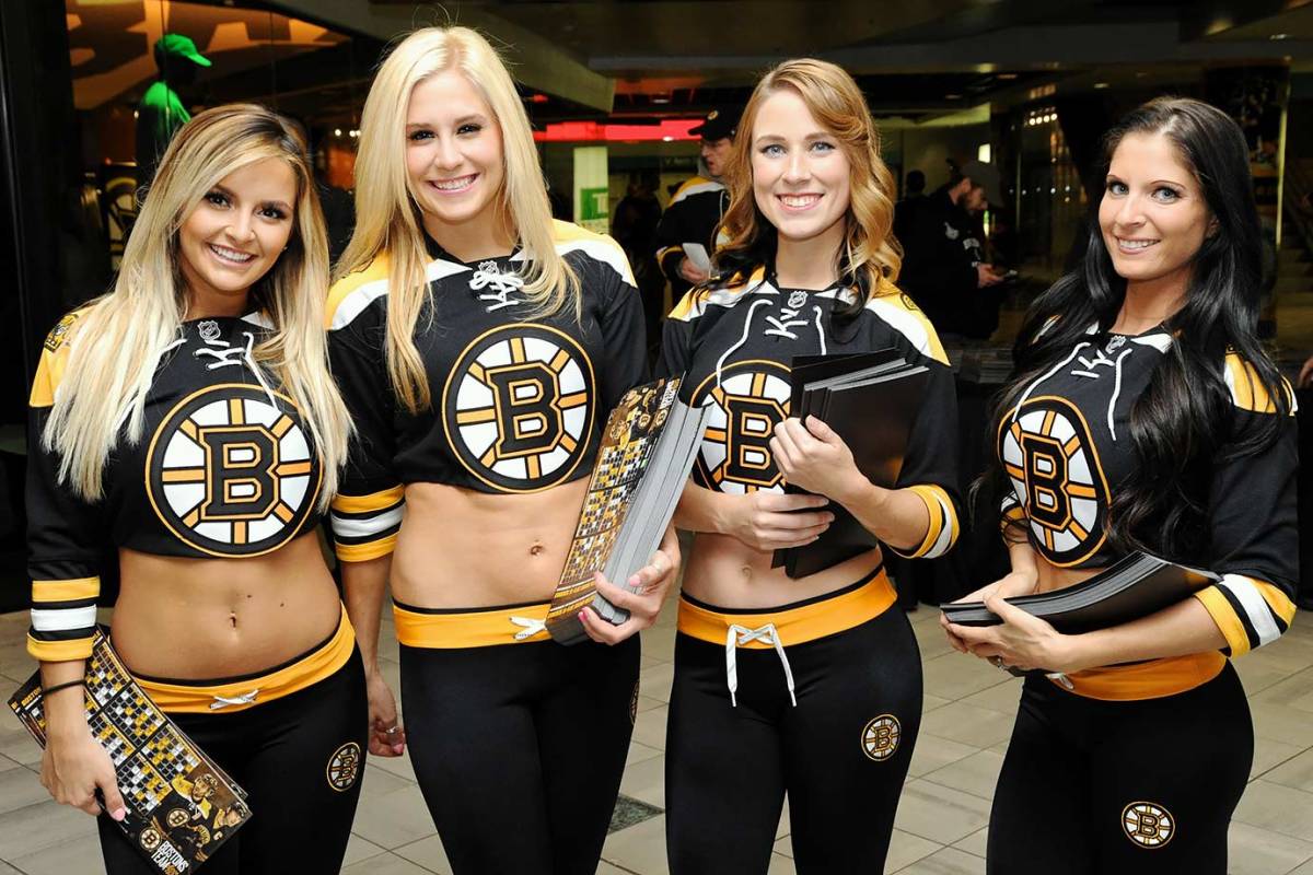 Boston-Bruins-Ice-Girls-147151008033_Jets_at_Bruins.jpg
