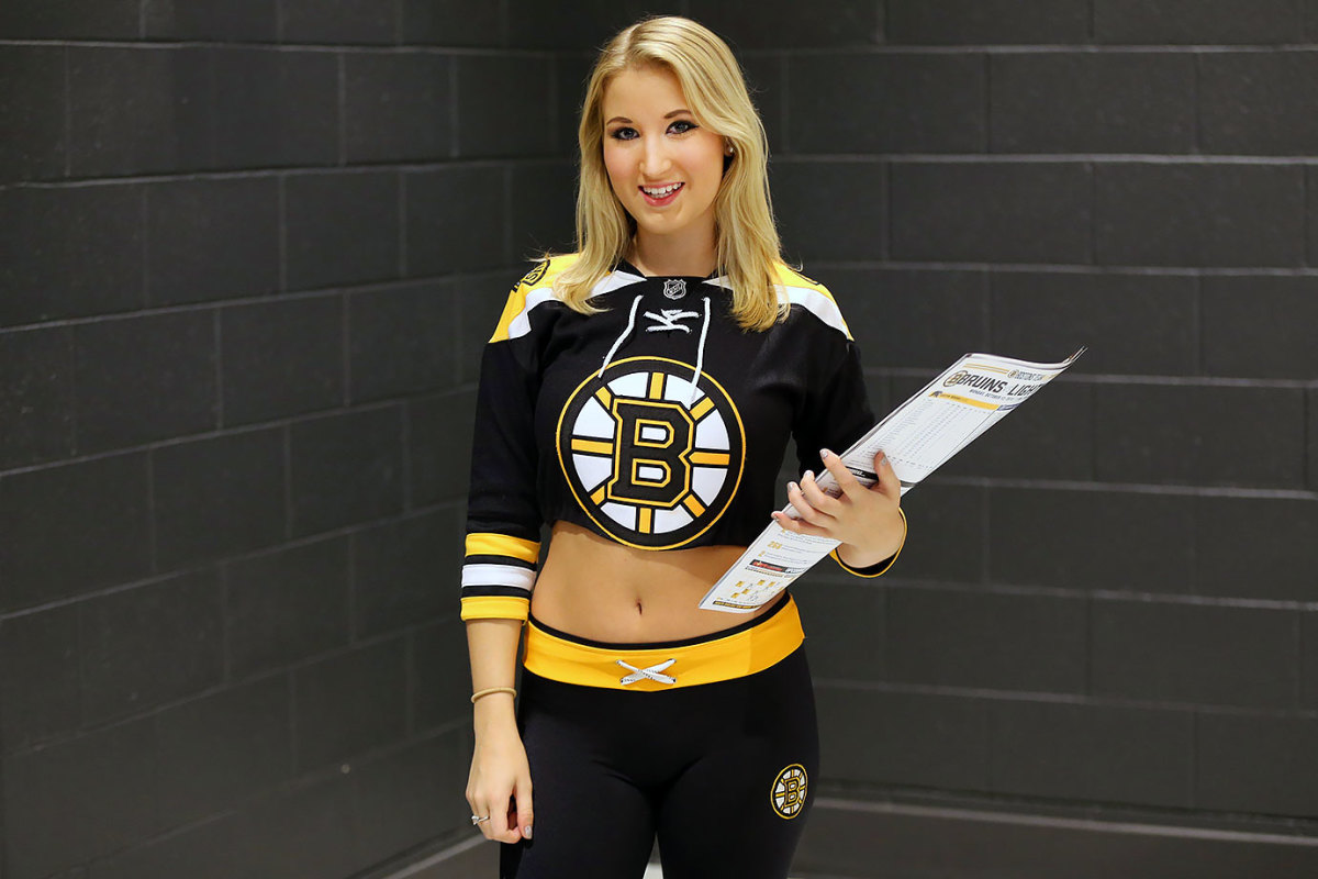 Boston-Bruins-Ice-Girls-482151012033_Lightning_at_Bruins.jpg