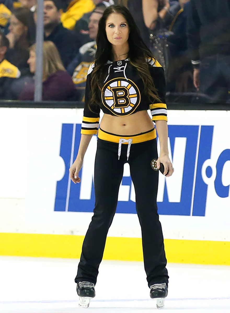 Boston-Bruins-Ice-Girls-482160116117_Maple_Leafs_at_Bruins.jpg