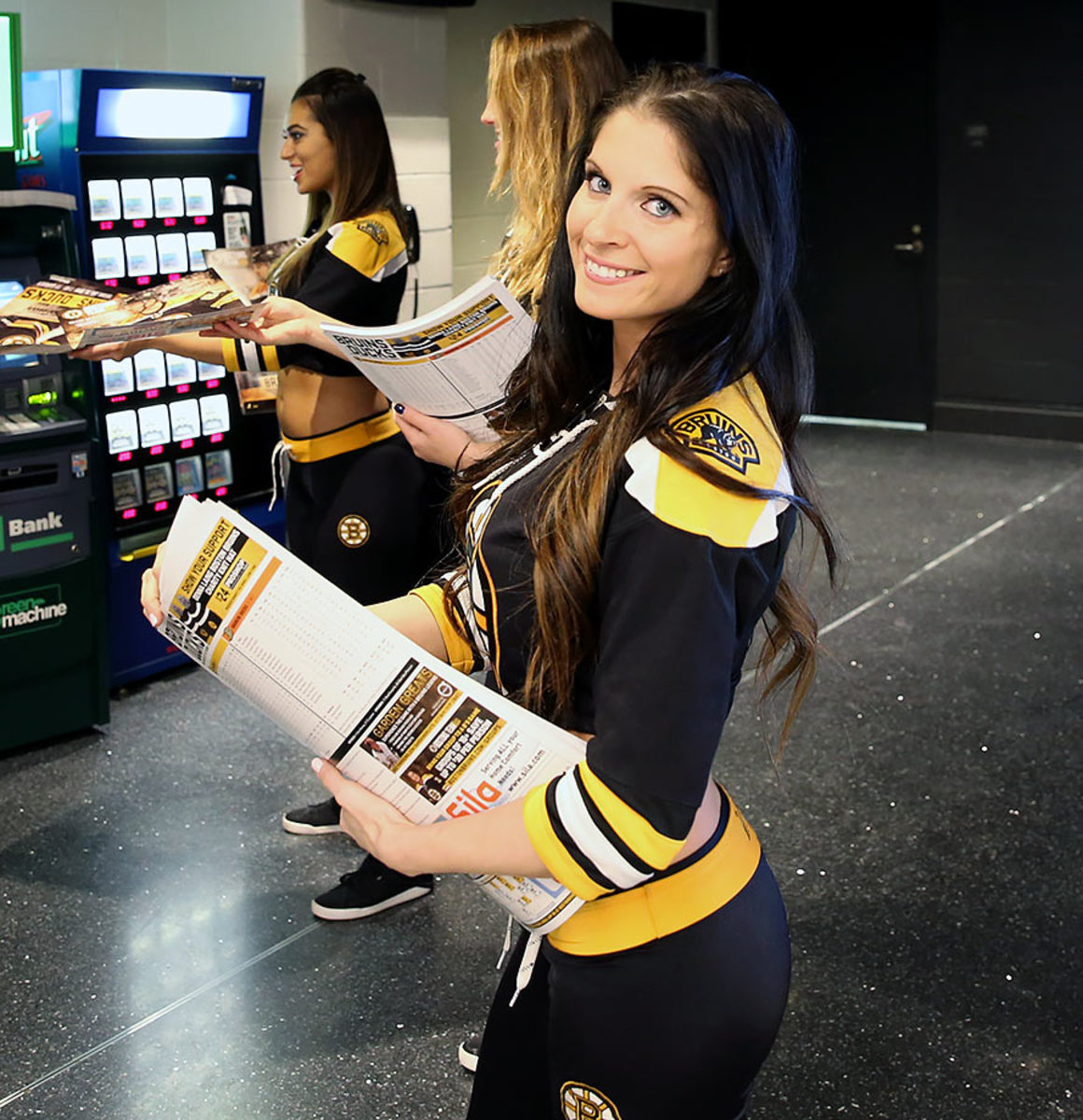 Boston-Bruins-Ice-Girls-482160126028_Ducks_at_Bruins.jpg