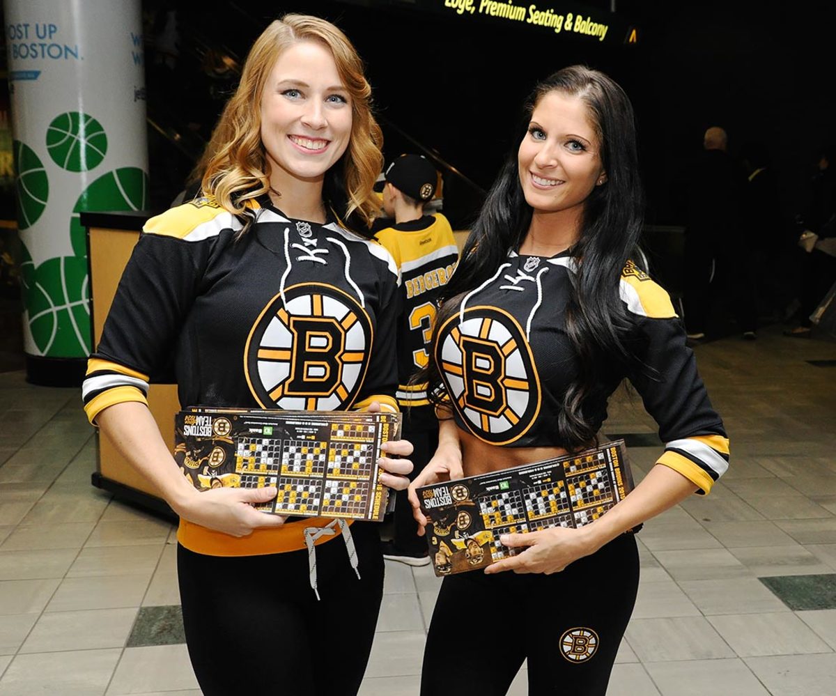 Boston-Bruins-Ice-Girls-147151008034_Jets_at_Bruins.jpg