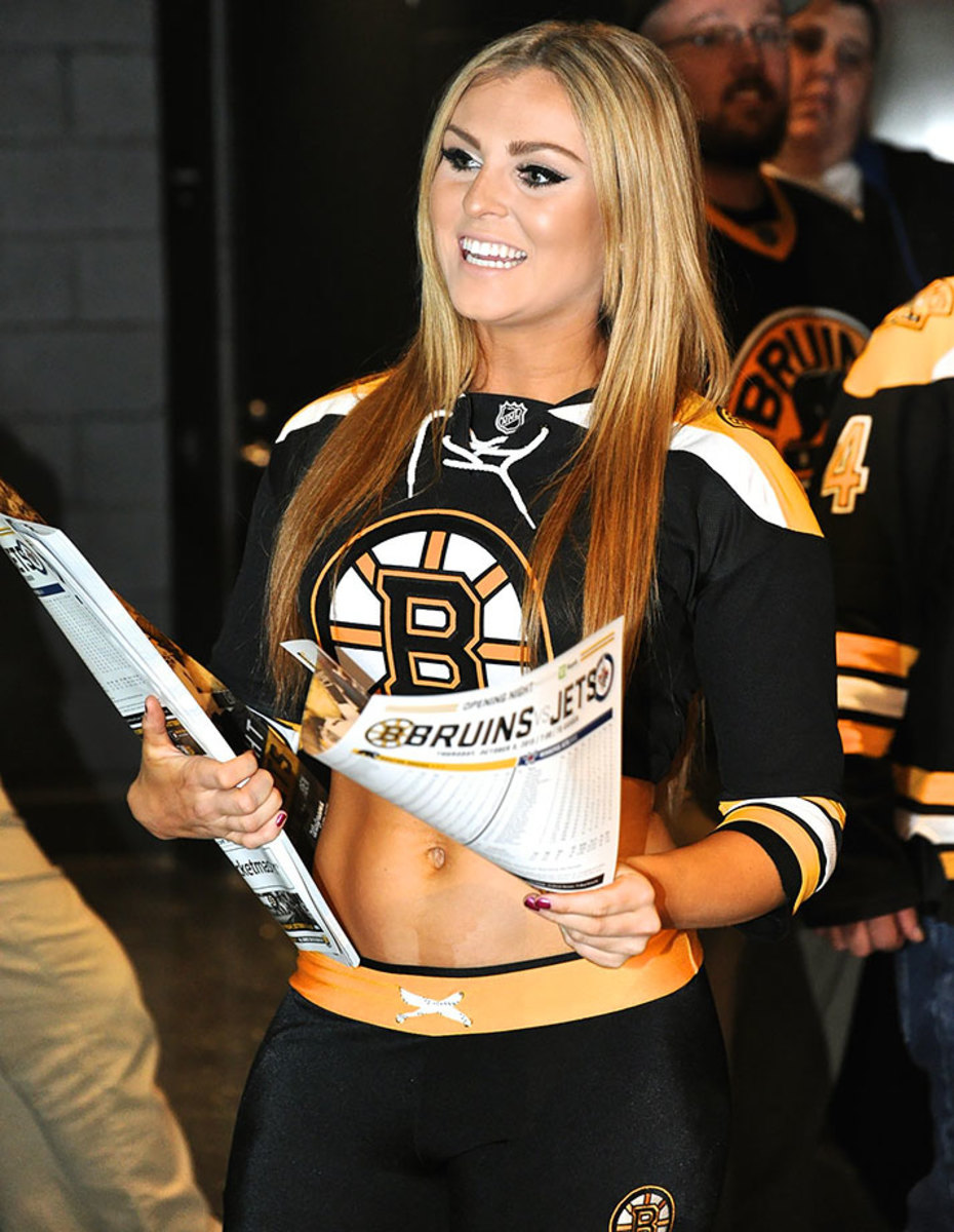 Boston-Bruins-Ice-Girls-147151008043_Jets_at_Bruins.jpg