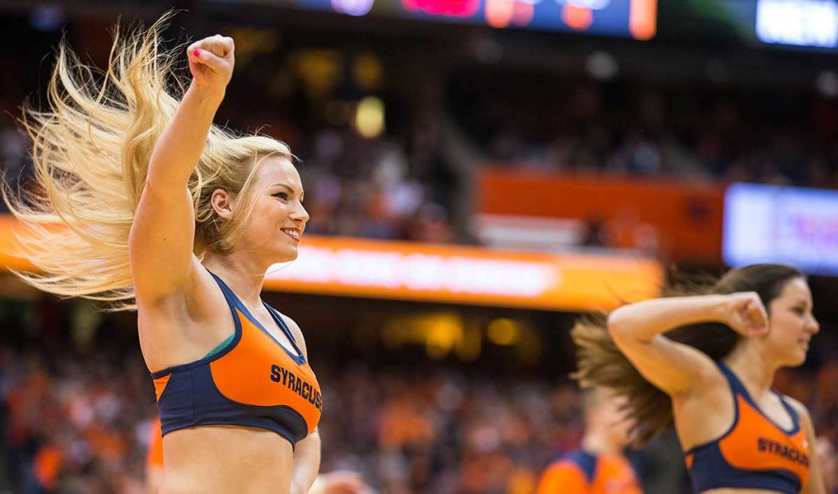 Syracuse-cheerleader.jpg
