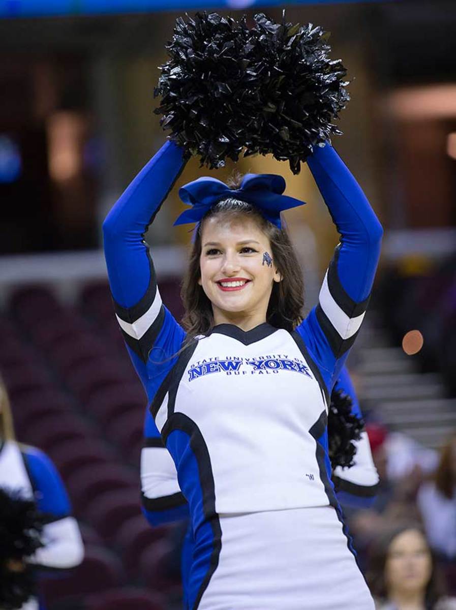 Buffalo-cheerleader.jpg