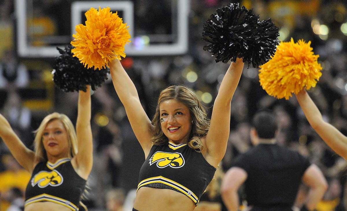 Iowa-cheerleaders.jpg