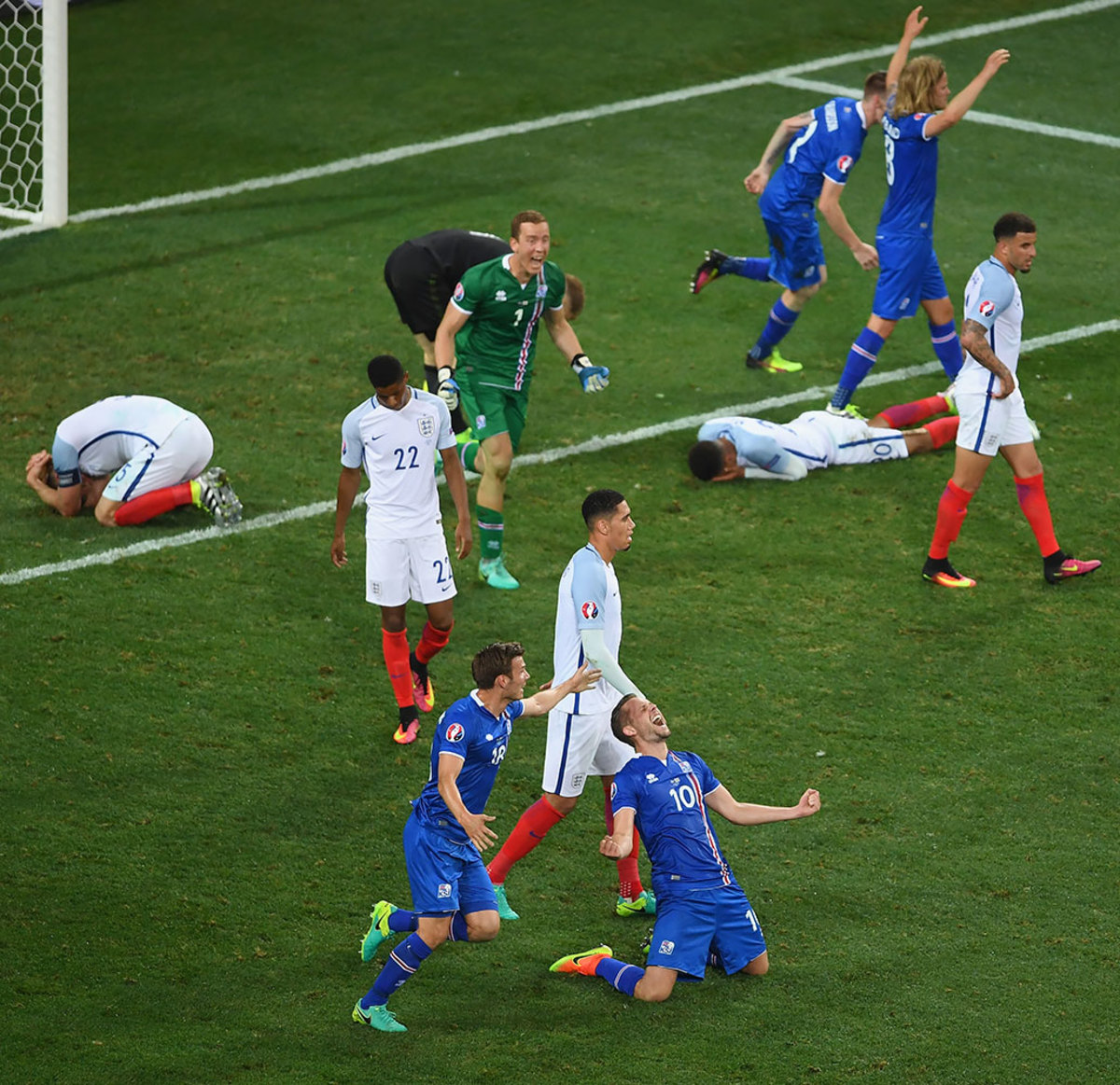2016-0627-UEFA-Euro-Iceland-England.jpg