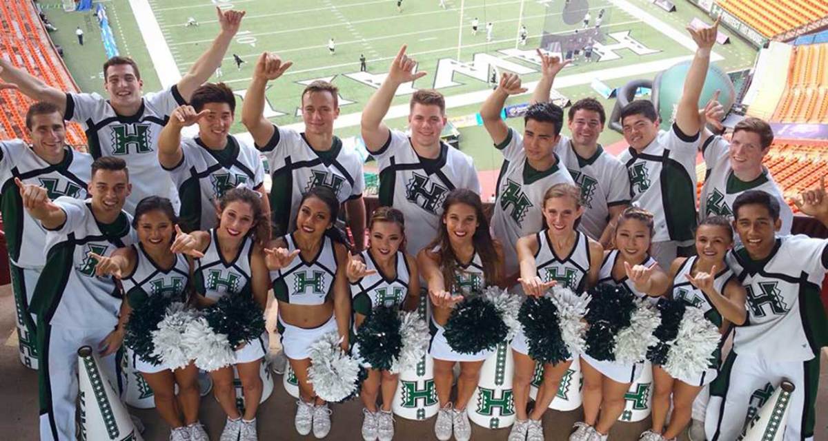Hawaii-cheerleaders.jpg