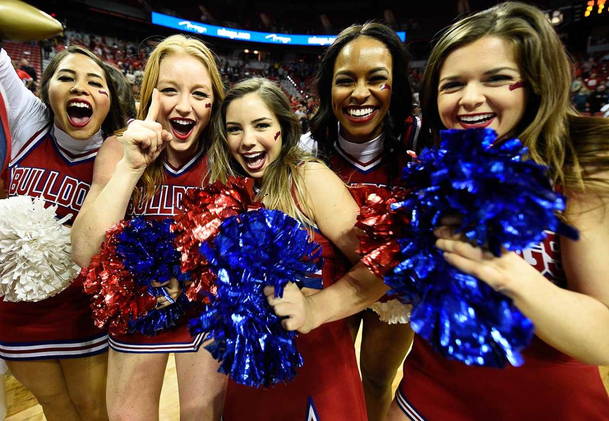 Fresno-State-cheerleaders.jpg