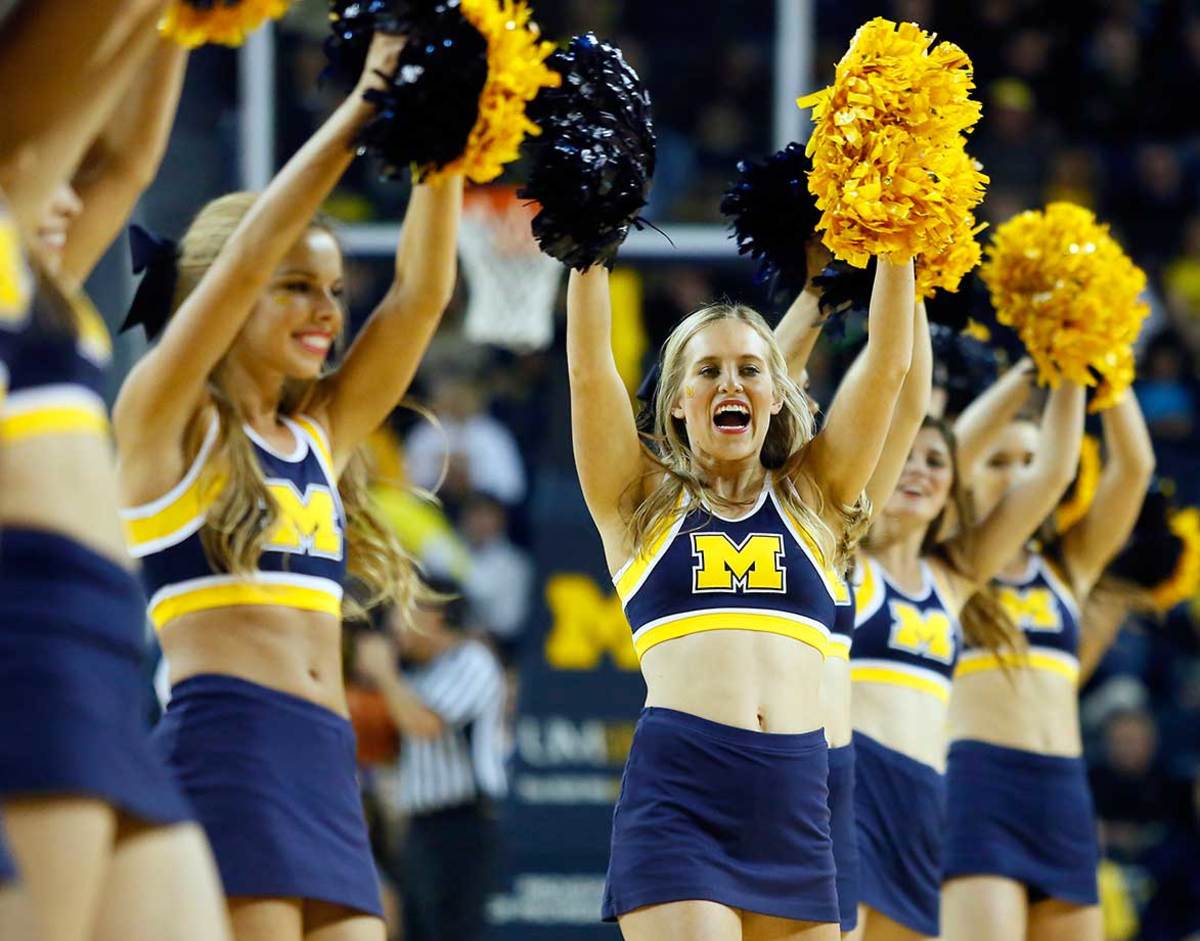 Michigan-cheerleaders.jpg