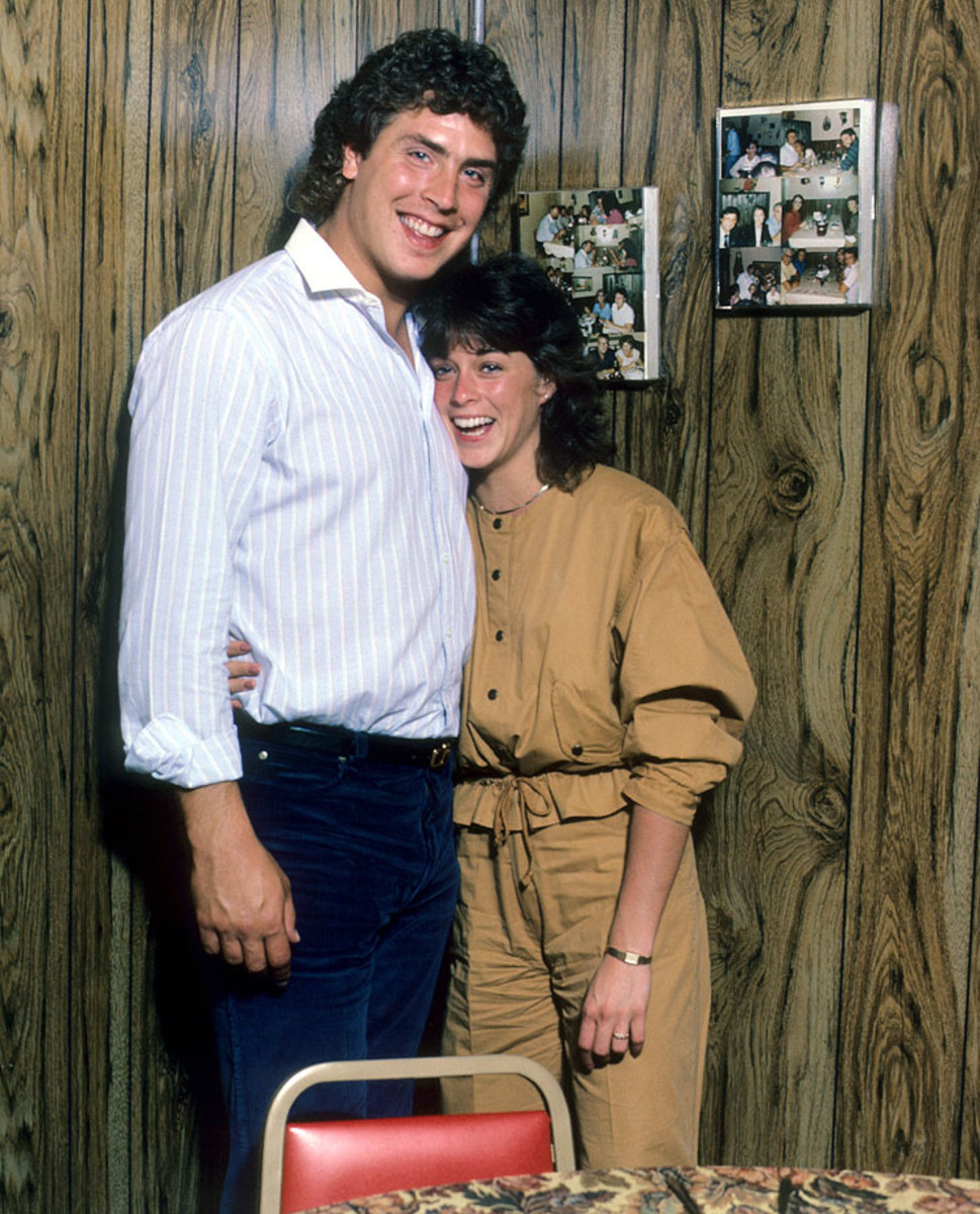 1984-1126-Dan-Marino-fiancee-wife-Claire-Veasey-001087046.jpg