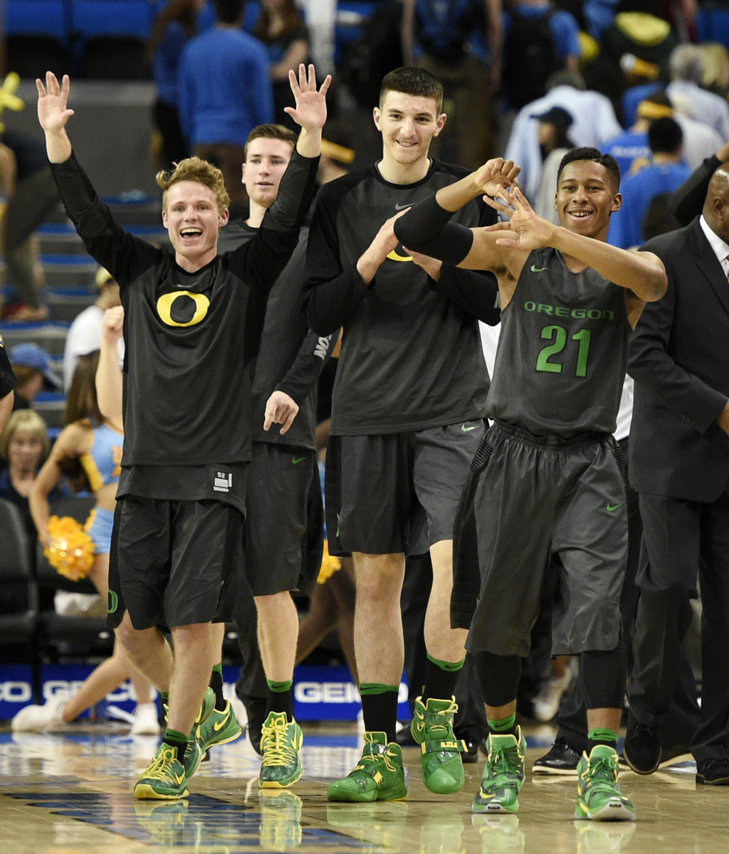 No. 9 Oregon beats UCLA 7668 to earn share of Pac12 title Sports