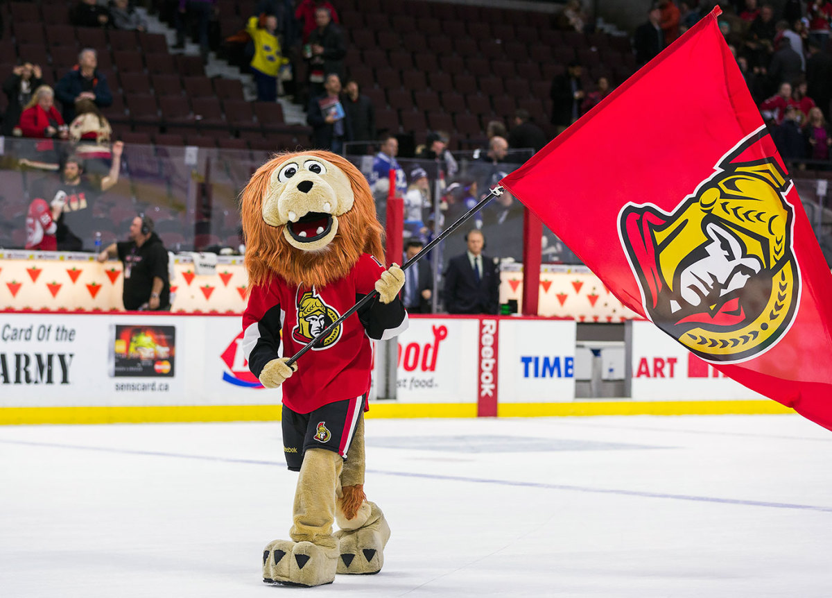 File:Ambassador Jacobson and the Ottawa Senators Mascot (9135655014).jpg -  Wikimedia Commons