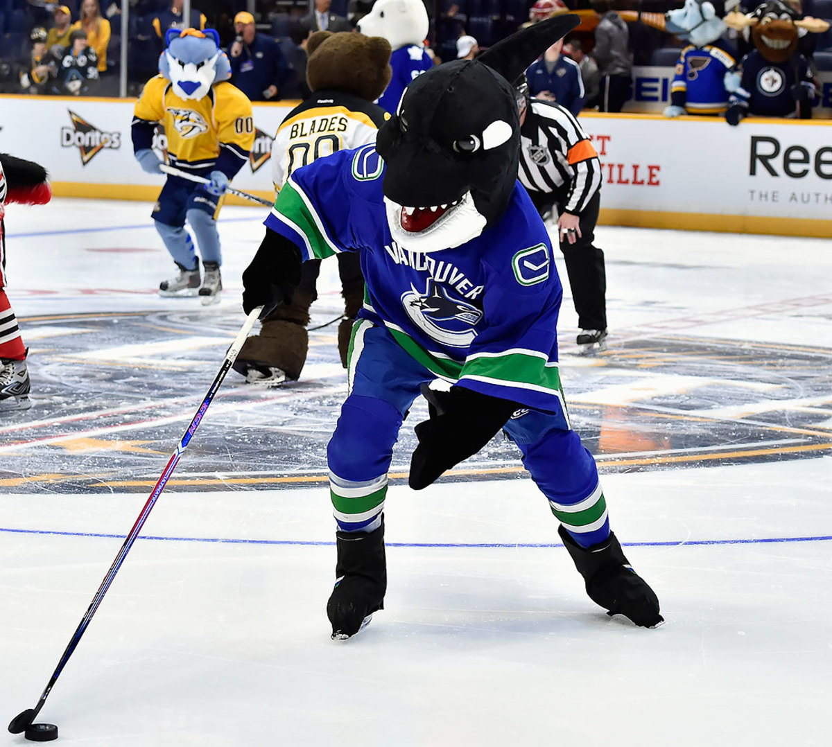 Vancouver-Canucks-mascot-Fin-the-Whale.jpg