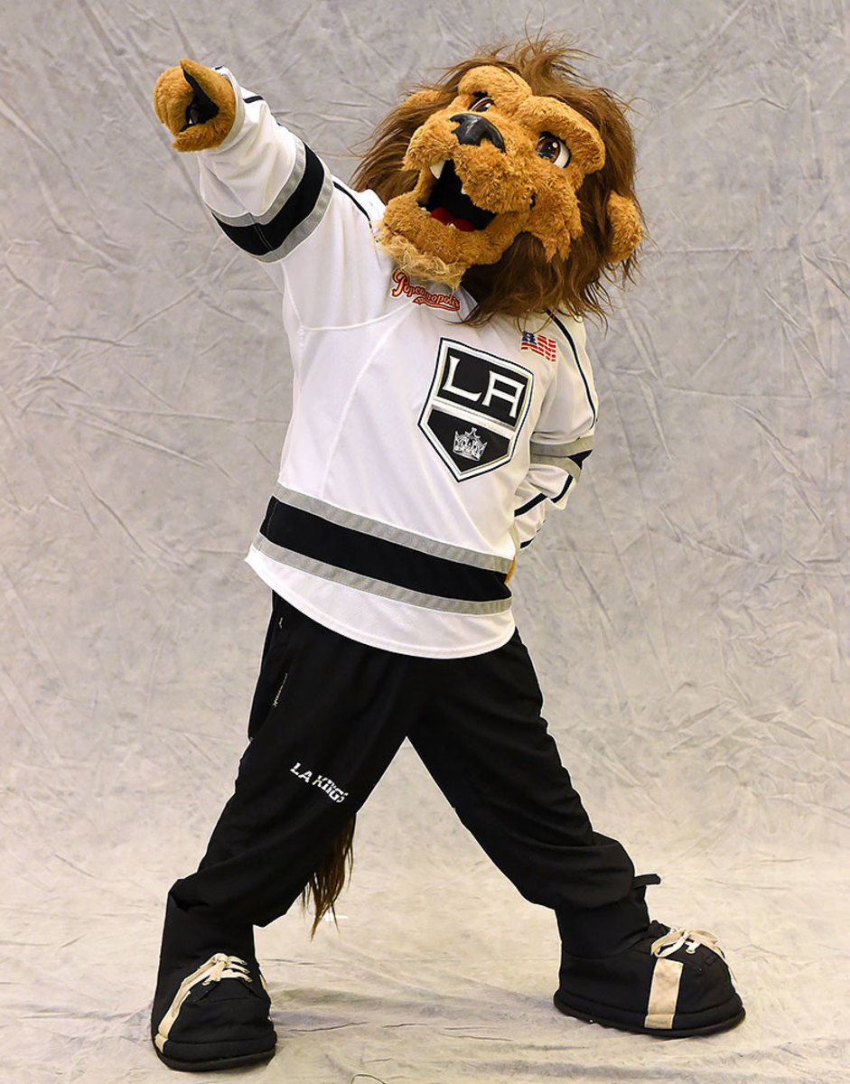 Los-Angeles-Kings-mascot-Bailey.jpg