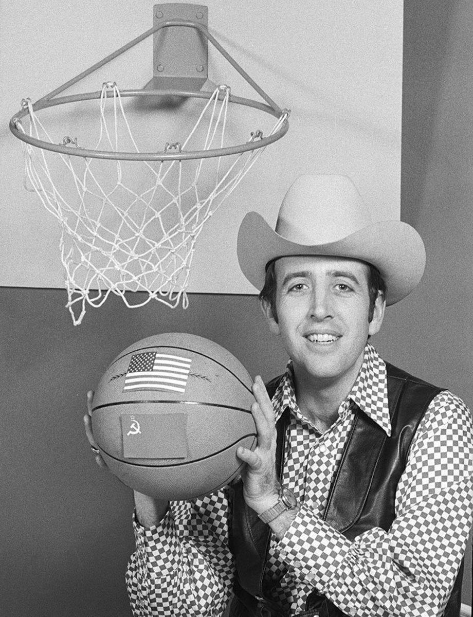 1973-0216-Brent-Musberger-cowboy.jpg