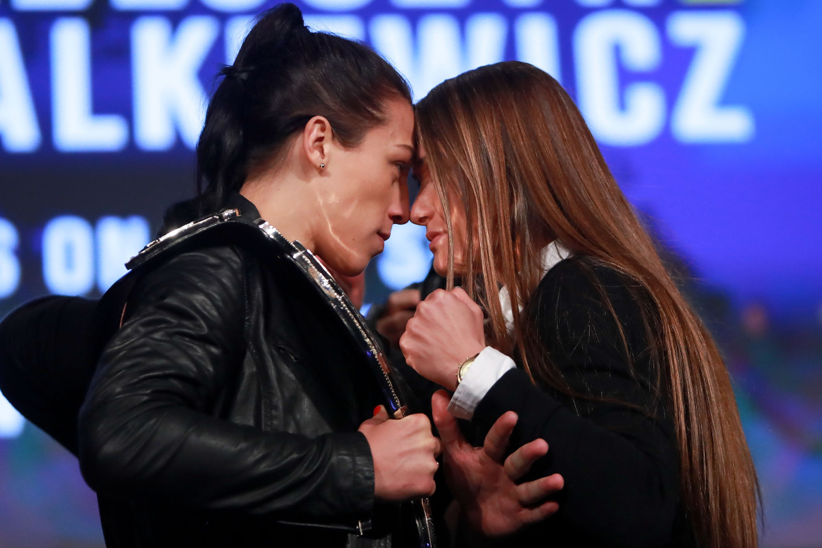 Joanna Jedrzejczyk (left) hopes to defend her UFC strawweight title against challenger Karolina Kowalkiewicz (right)