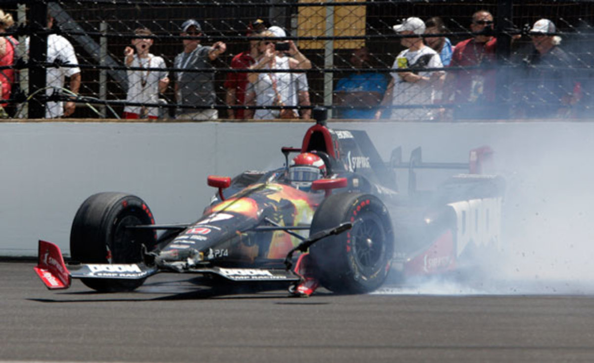 Mikhail Aleshin hits the wall.
