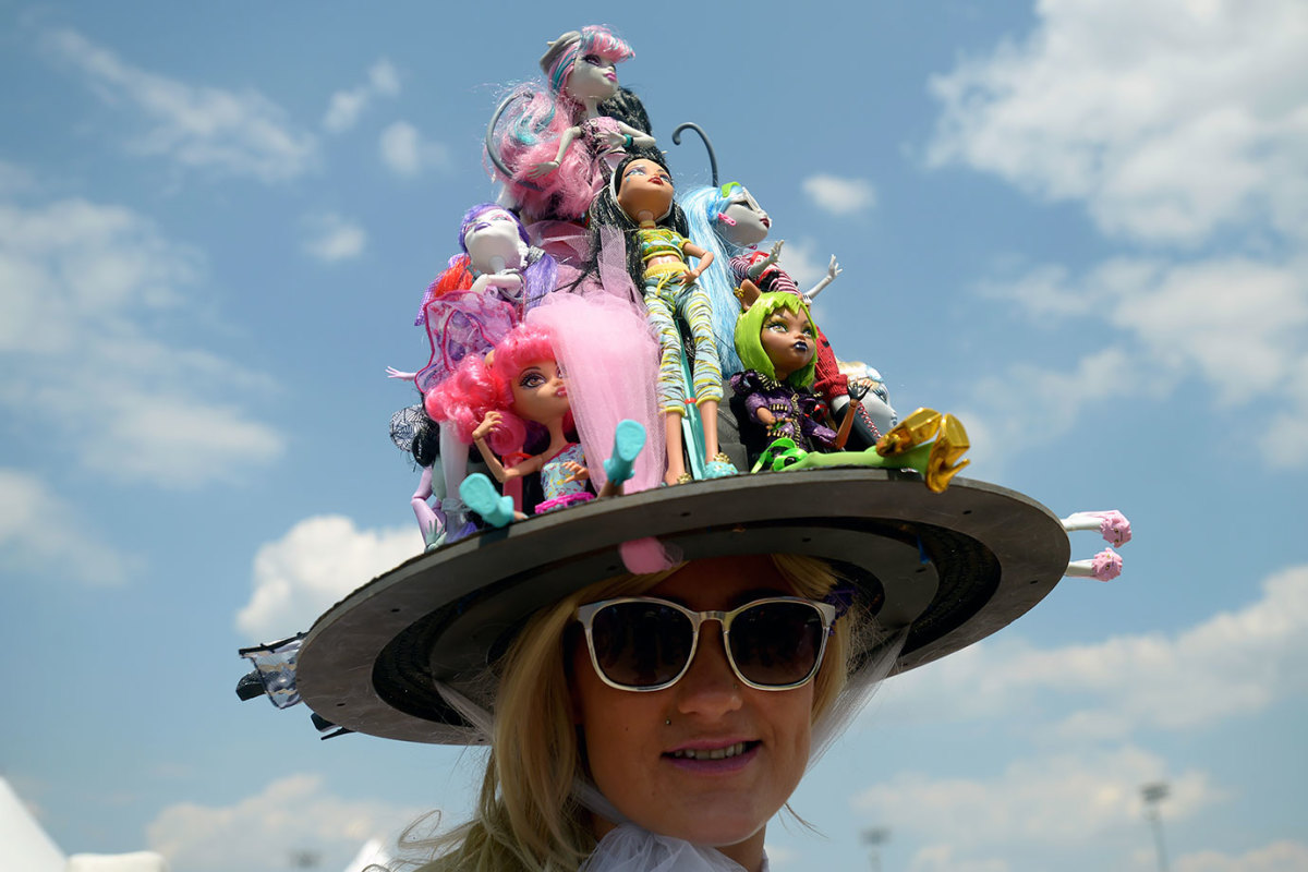 2015-Kentucky-Derby-fan-hat-471982494.jpg