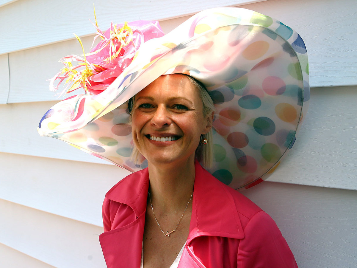 2014-Kentucky-Derby-fan-hat-488006343_master.jpg