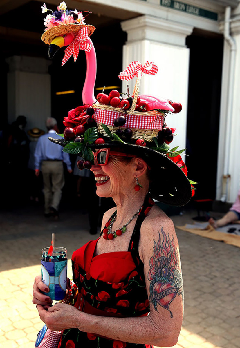 2015-Kentucky-Derby-fan-hat-471956196.jpg