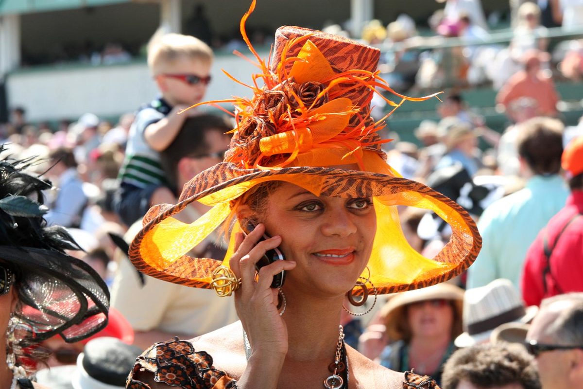2008-Kentucky-Derby-fan-hat-076267455.jpg