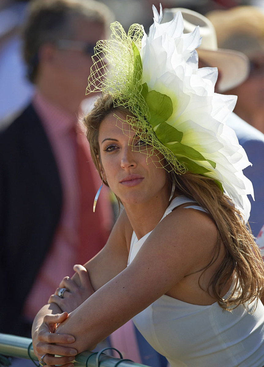 2014-Kentucky-Derby-fan-hat-X158166_TK3_4992.jpg
