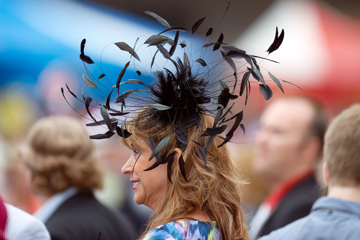 2010-Kentucky-Derby-fan-hat-opp0-53570.jpg