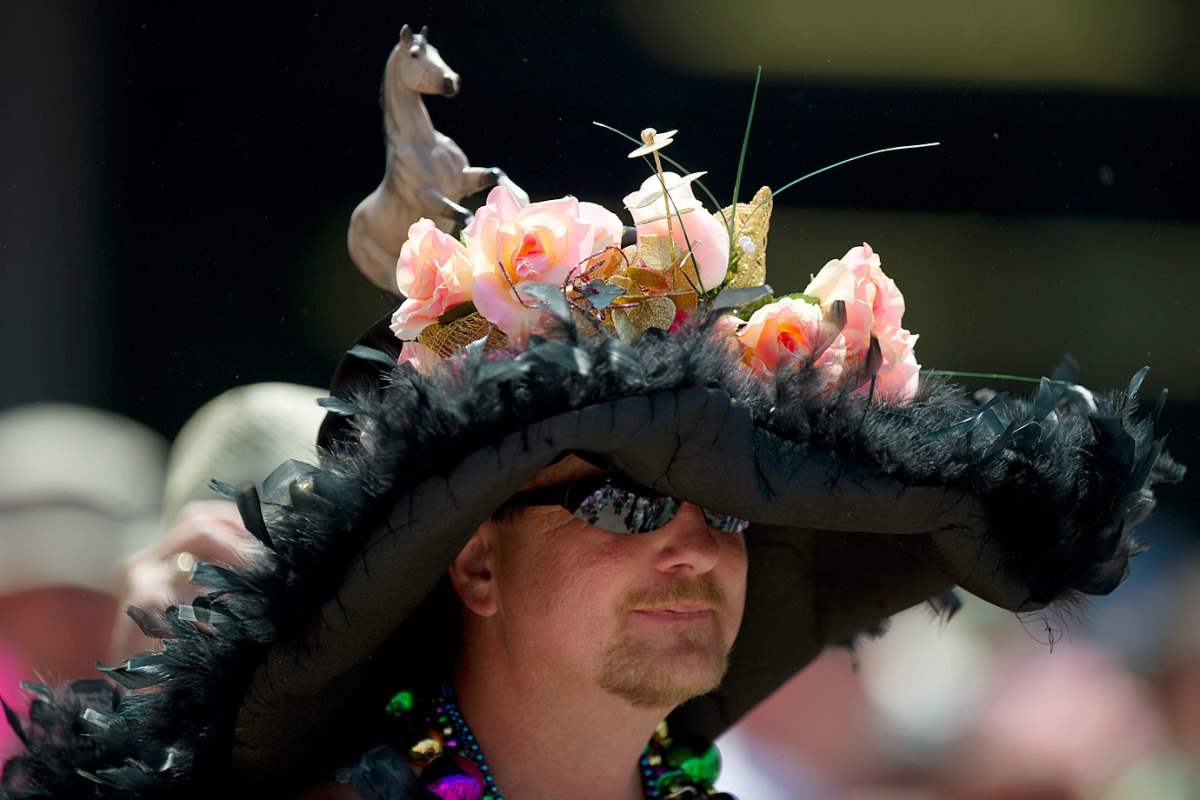 2010-Kentucky-Derby-fan-hat-opp0-52812.jpg