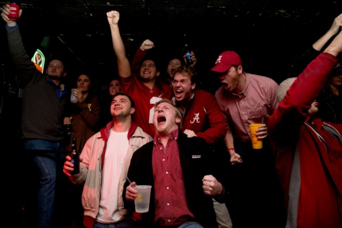 Alabama-fans-celebrate-national-championship-2.jpg