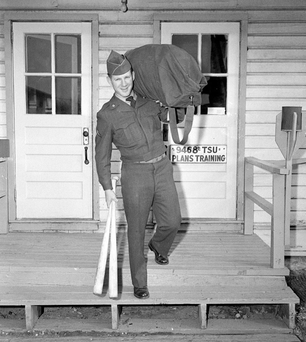 Whitey-Ford-military-US-Army.jpg