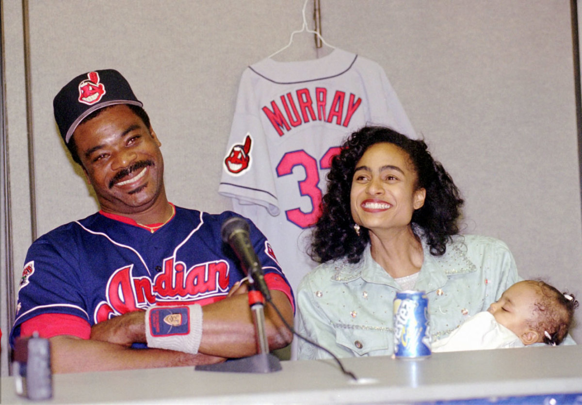 1995-0701-Eddie-Murray-wife-Janice-daughter-Jordan.jpg