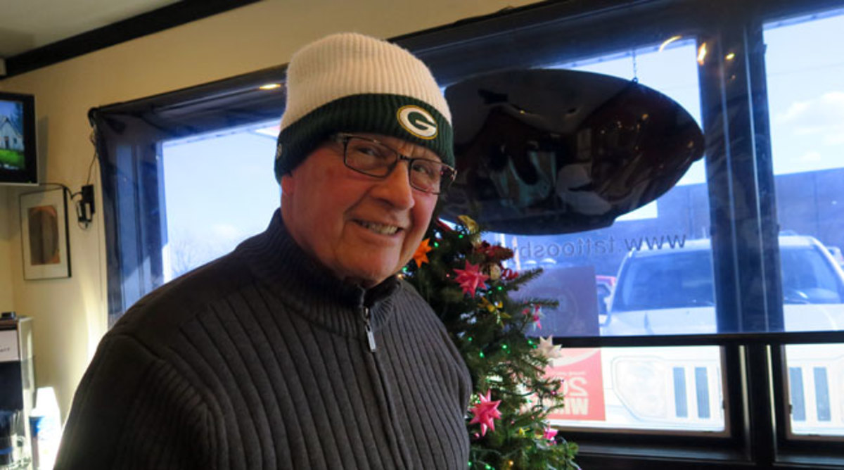 Jerry-Parins-Packers-fan-employee.jpg