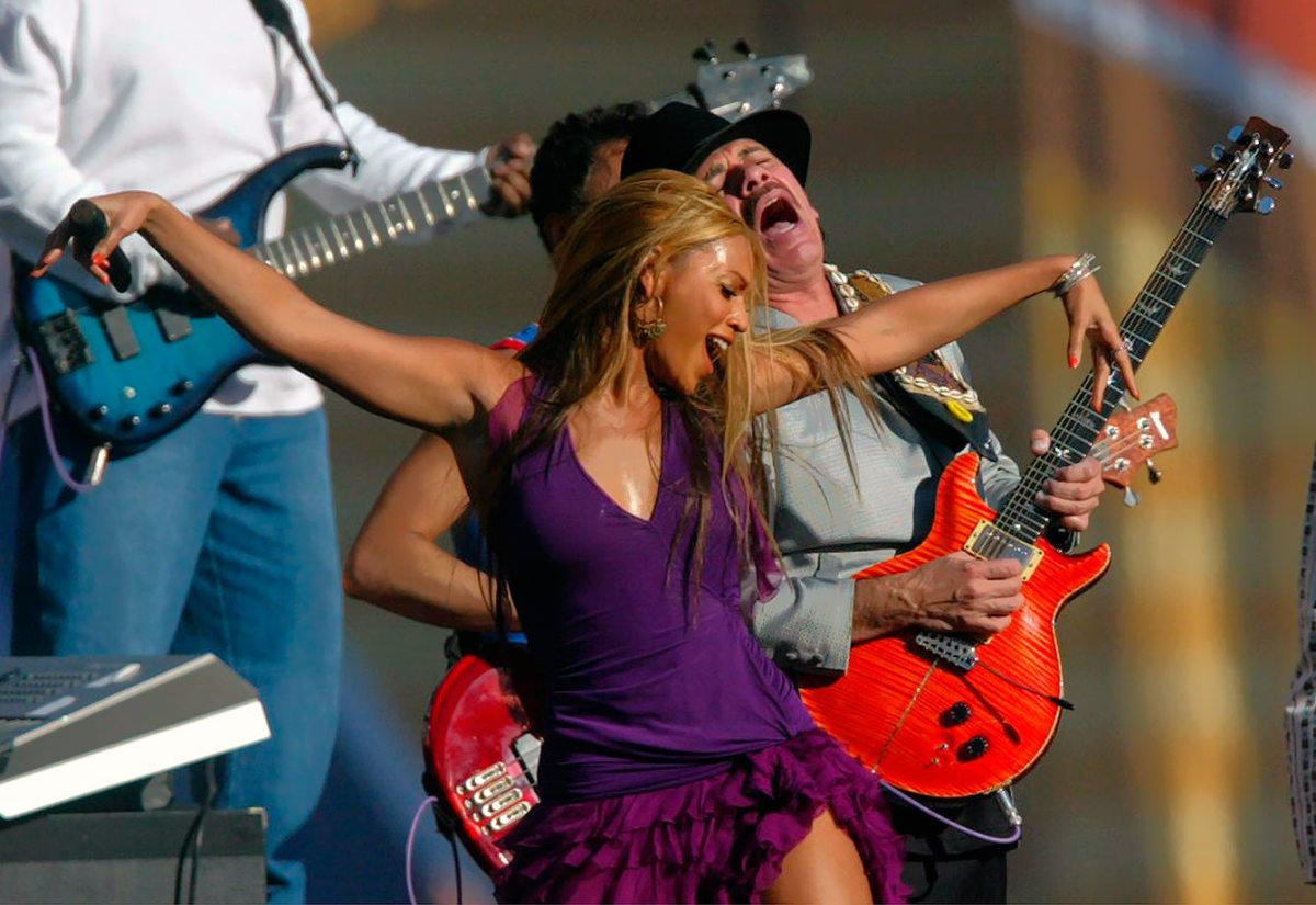 2003-Beyonce-Carlos-Santana-Super-Bowl-XXXVII.jpg