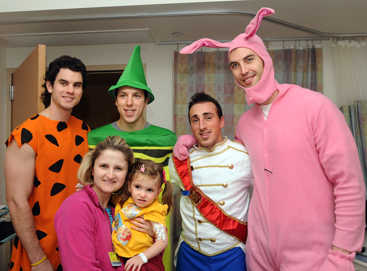 2011-boston-bruins-halloween-costumes.jpg