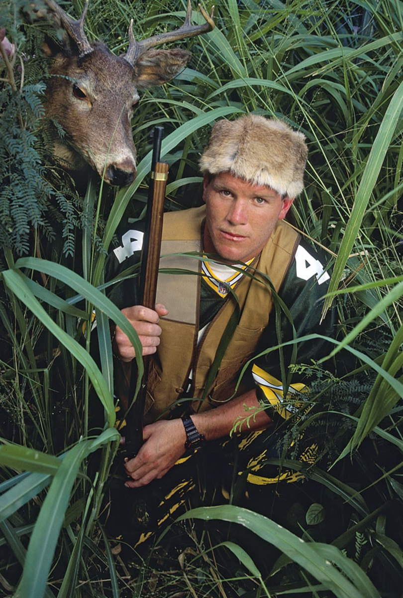 1994-Brett-Favre-hunting-079012207.jpg