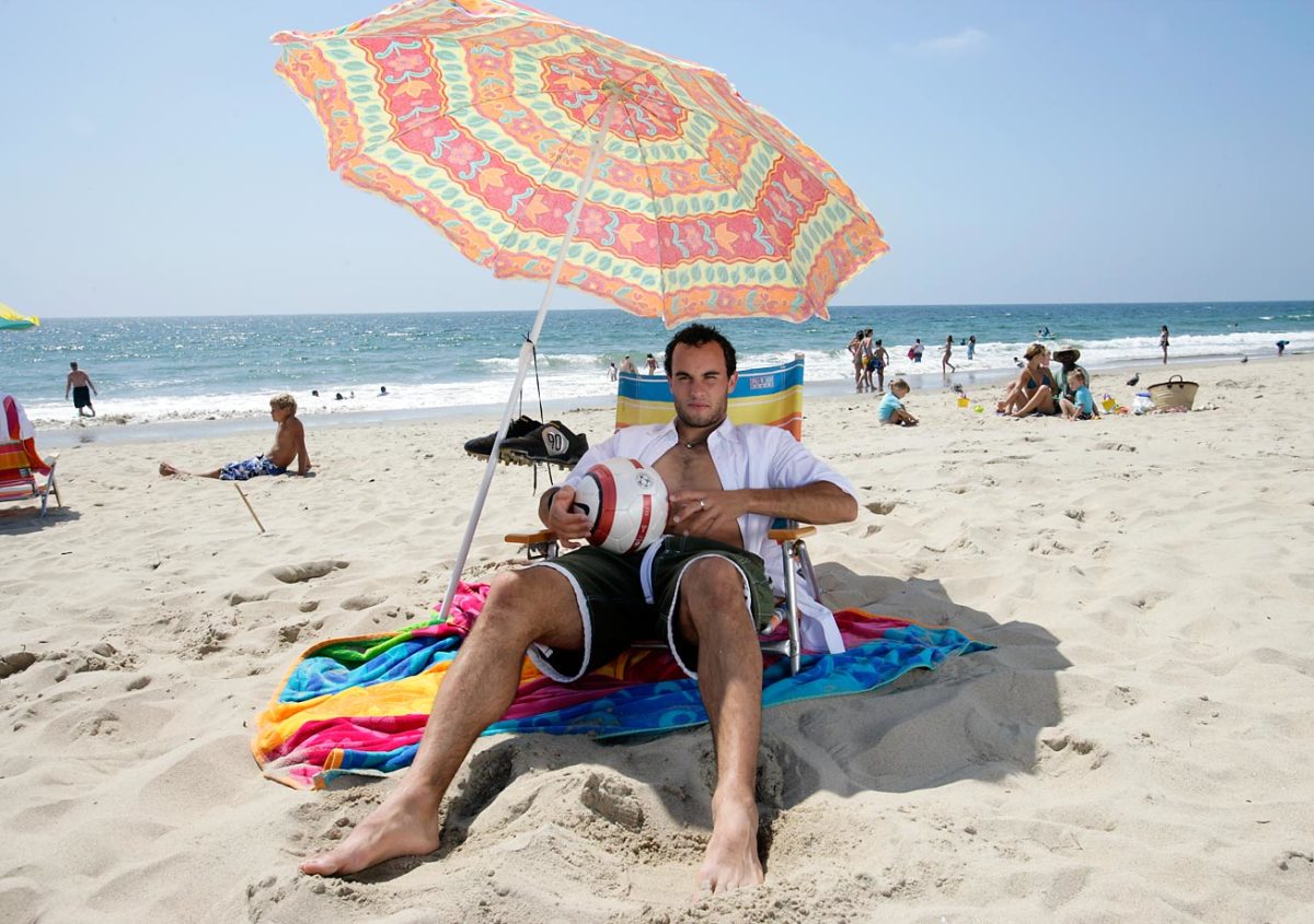 landon-donovan-beach_0.jpg