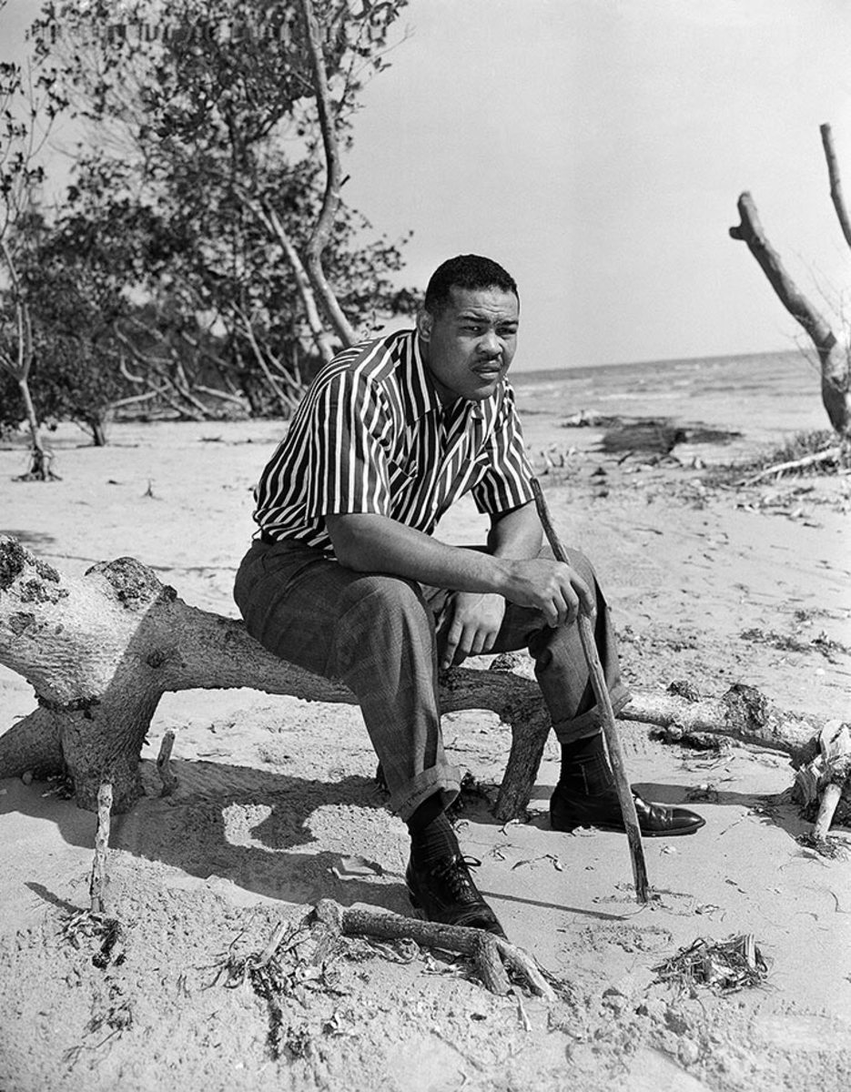 1949-0124-Joe-Louis-beach_0.jpg