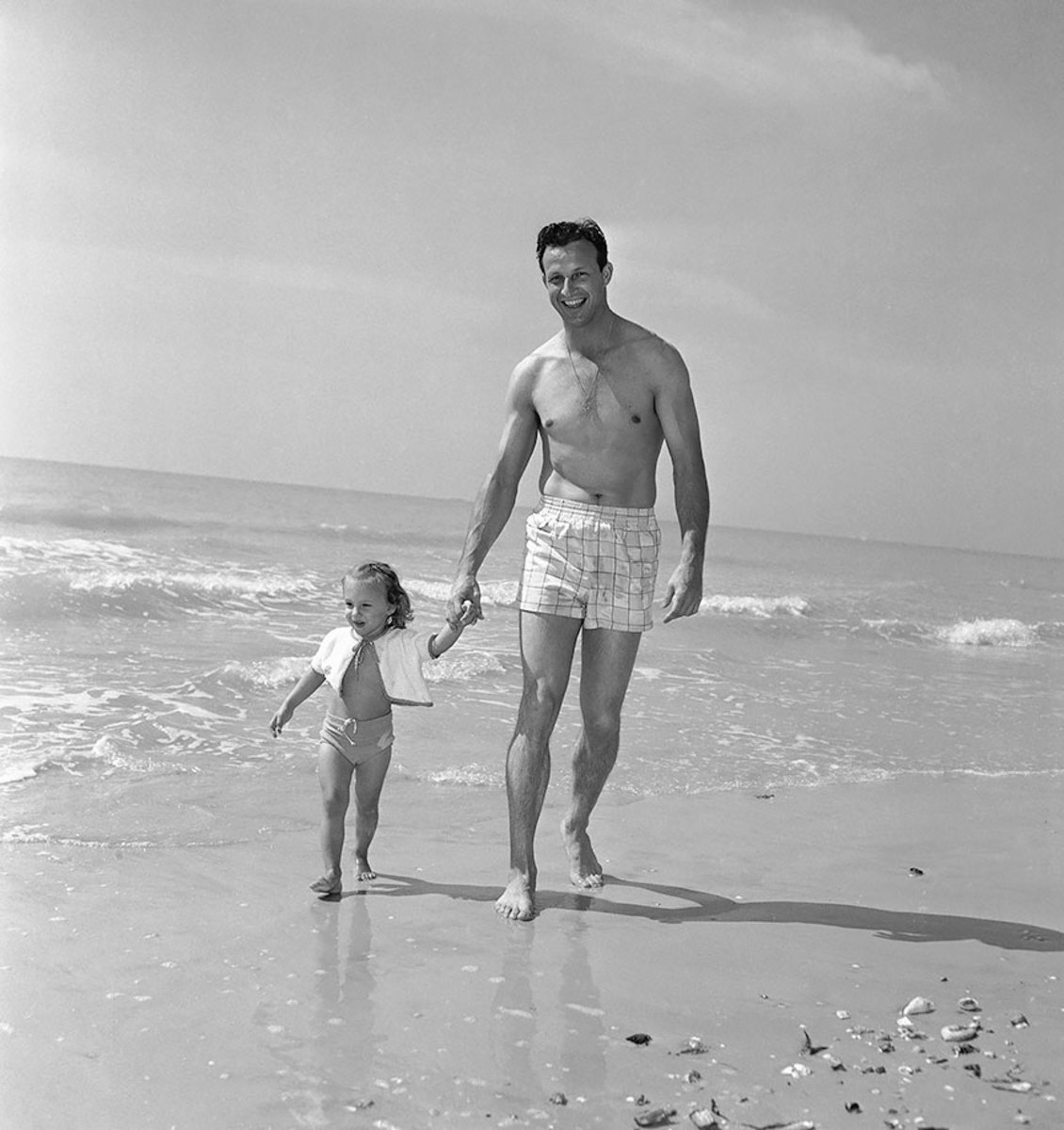 1952-0219-Stan-Musial-daughter-Janet-beach_0.jpg