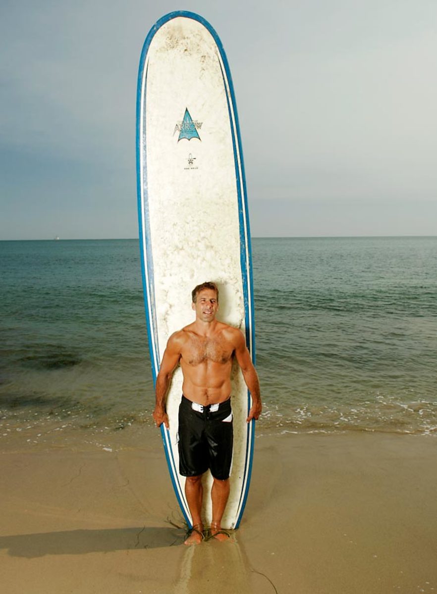 chris-chelios-beach_0.jpg
