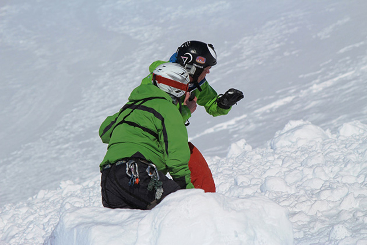 Hance (white helmet) talking to Ballinger.