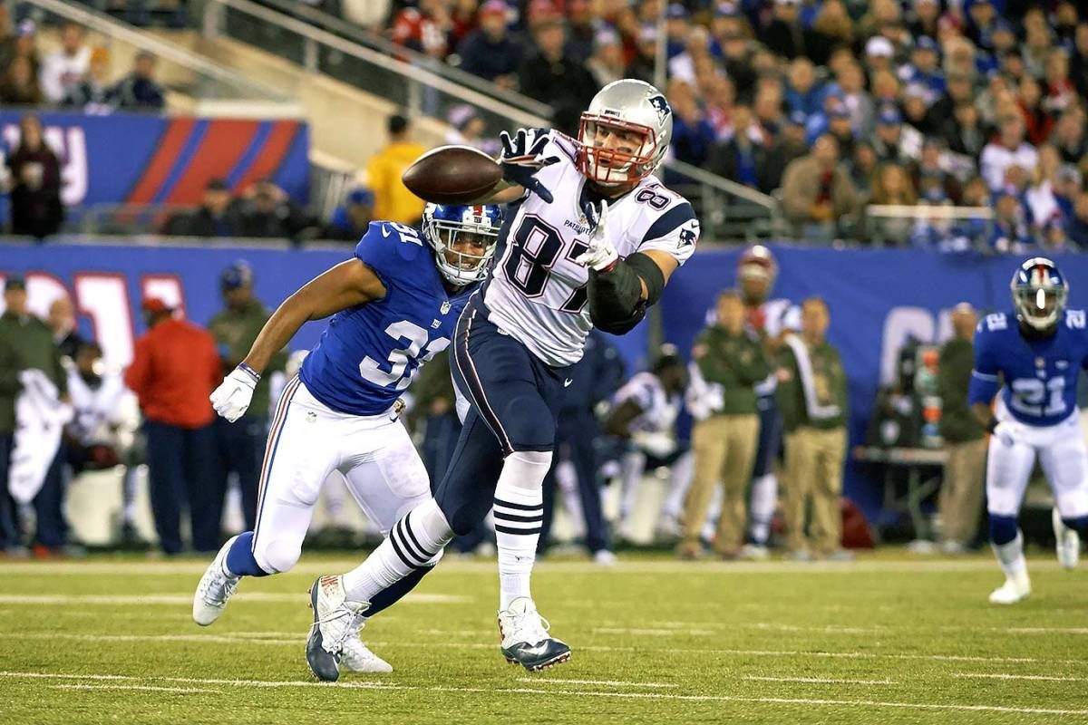 12-Rob-Gronkowski-X160141_TK1_01240.jpg