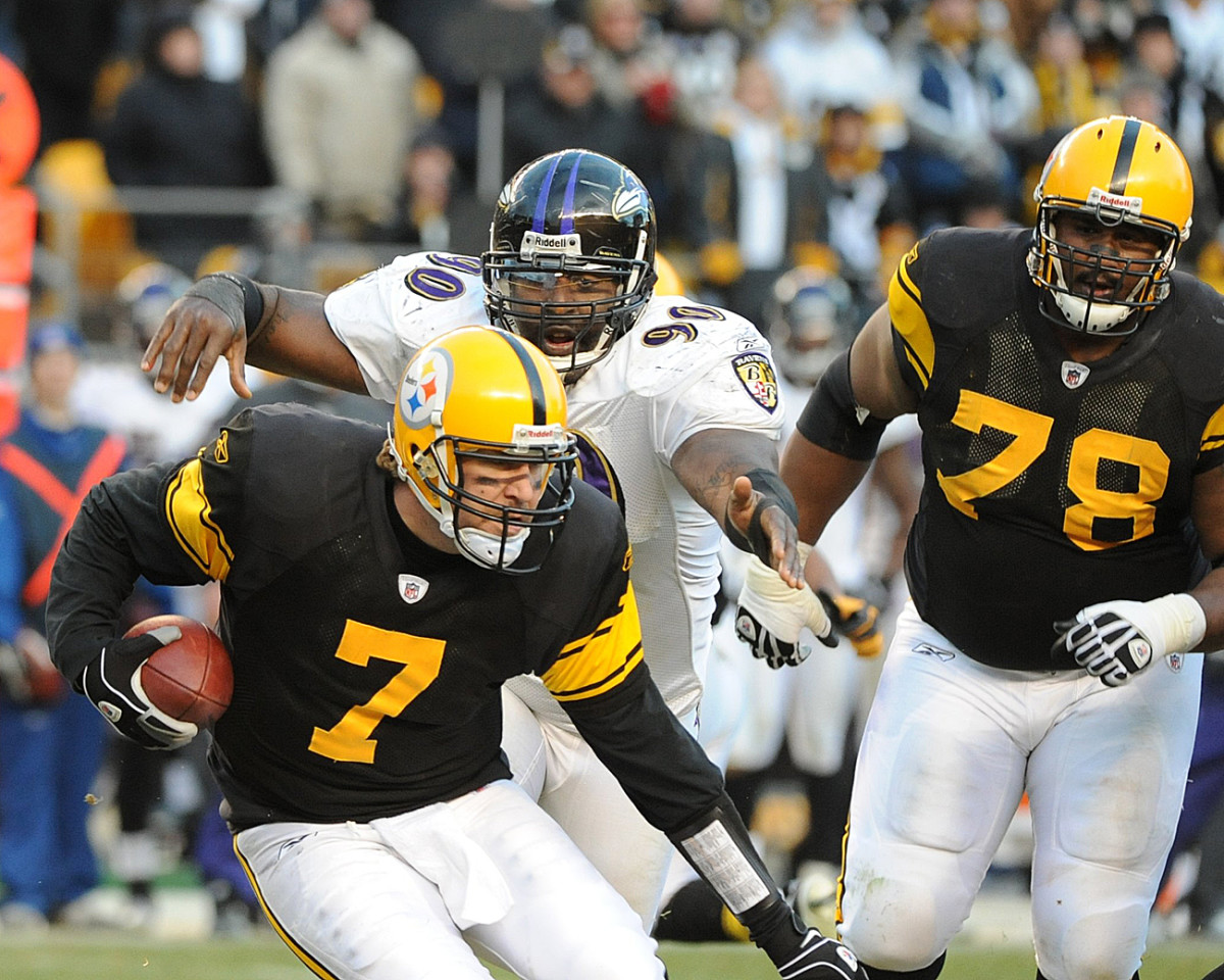 Trevor Pryce looms over Ben Roethlisberger, December 2009.