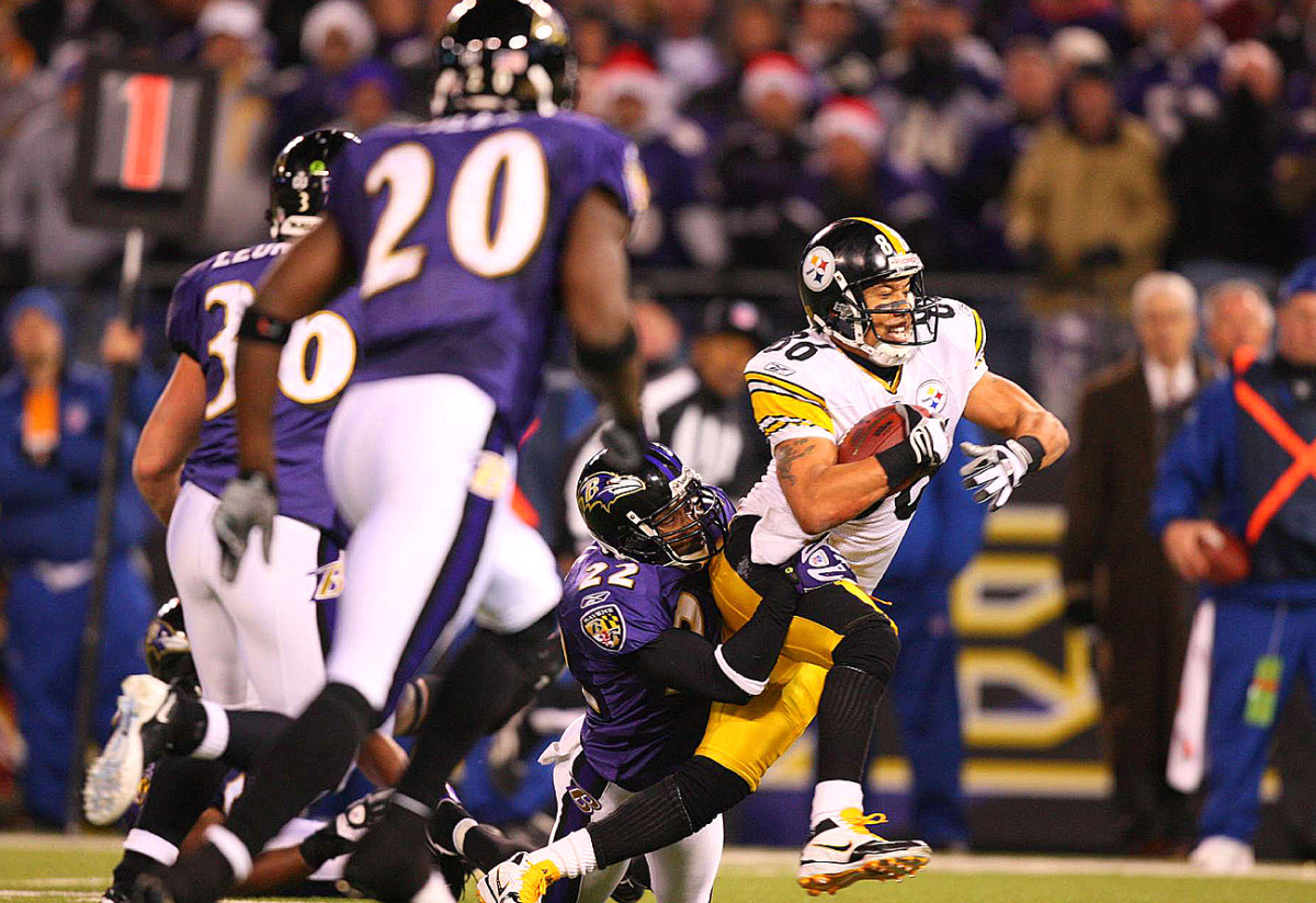 Hines Ward YACs it up against his foes, December 2008.