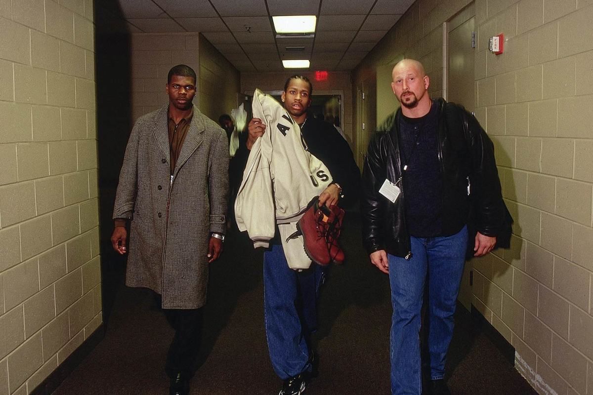 1998-0114-Allen-Iverson--bodyguards-001163417.jpg