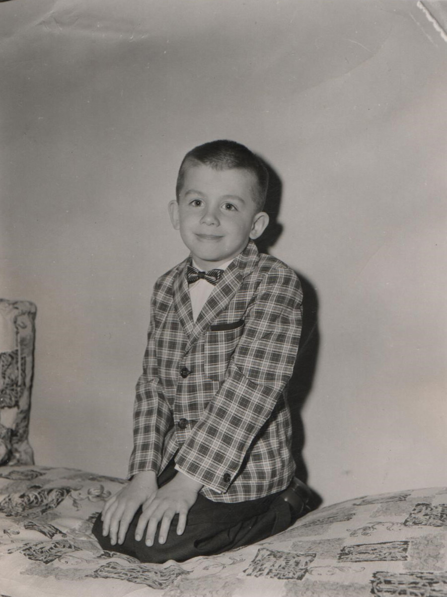 Sager as a youngster in 1958, already displaying a taste for fashion at home in Batavia. 