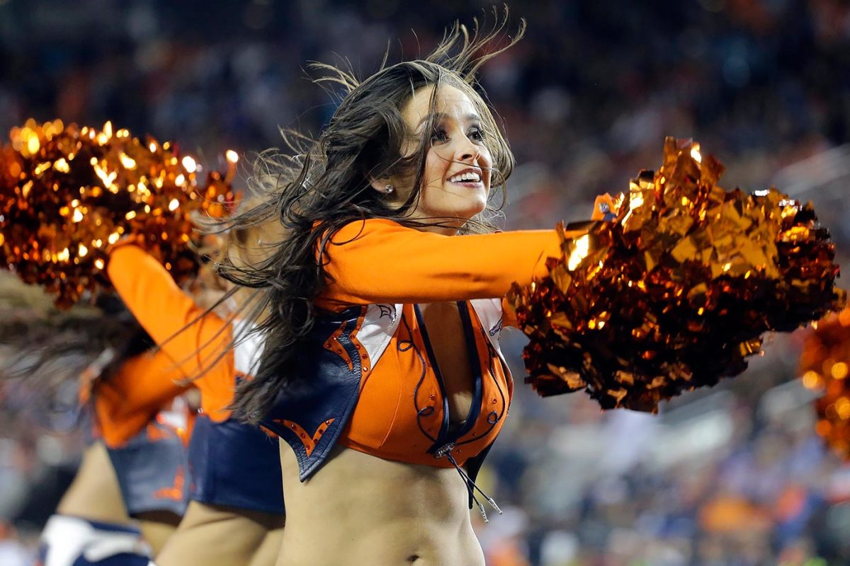 Denver-Broncos-cheerleaders-AP_771533050060.jpg