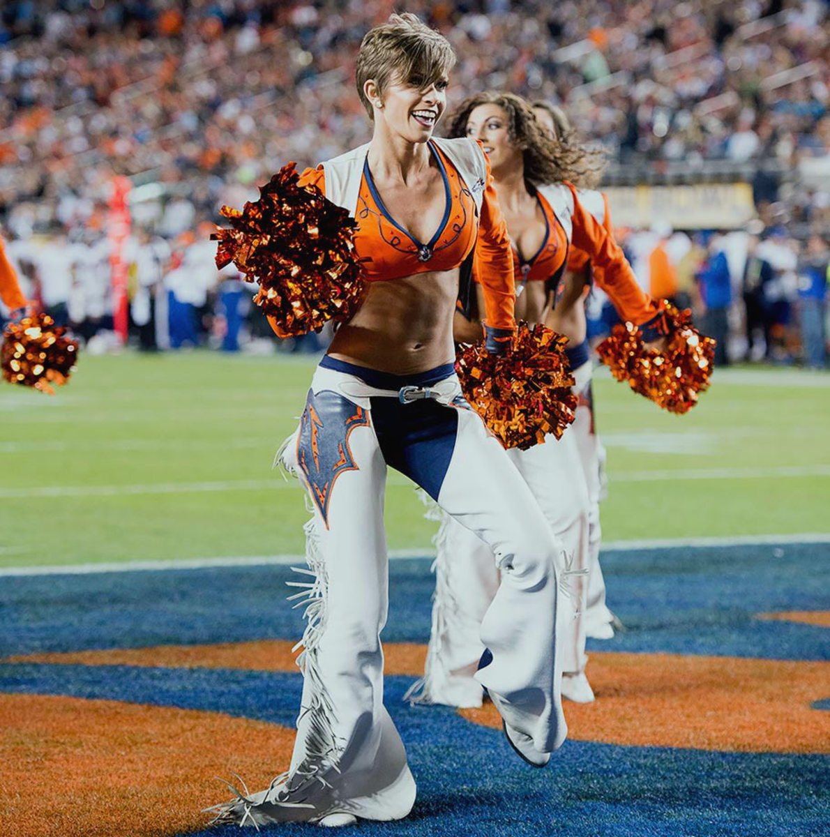 Denver-Broncos-cheerleaders-SI123_TK1_04728.jpg