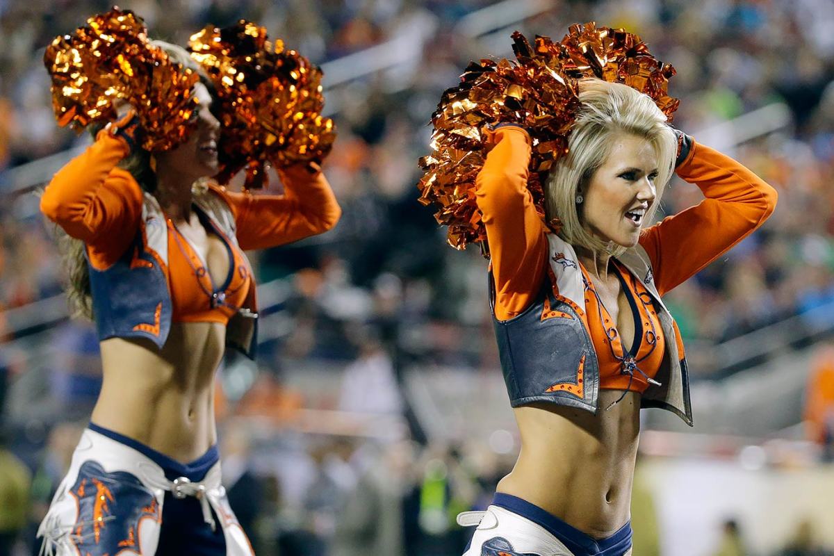 Denver-Broncos-cheerleaders-AP_277801994865.jpg